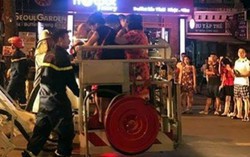 Hà Nội: Cháy lớn tại phố Trần Hưng Đạo, cứu sống 5 người bị mắc kẹt