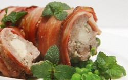 Thịt xông khói cuộn gà nướng ngũ vị