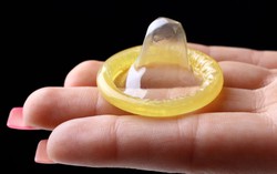Nói với con trai về sex: ‘Thần hộ mệnh’ là chiếc bao cao su 