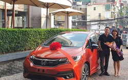 Nữ nhân viên được sếp tặng xế hộp vì cả thanh xuân gắn bó với công ty