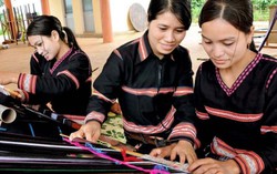 Tỷ lệ hộ nghèo vùng dân tộc thiểu số vẫn chiếm 52,7% hộ nghèo cả nước