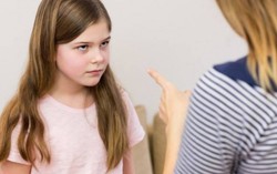 Cha mẹ tức giận khi con gái tuổi mới lớn post ảnh gợi cảm