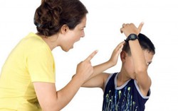 Tại sao nhiều bố mẹ cứ phải la ó con trước vài chục người