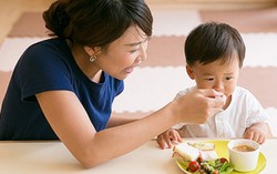 Làm gì để giúp trẻ hết mệt mỏi, biếng ăn?