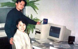 Vợ chồng tỉ phú Jack Ma: Đi trong bão tố chẳng rời tay nhau