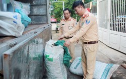 Phát hiện xe tải vận chuyển hơn 1 tấn mỡ bẩn đi tiêu thụ