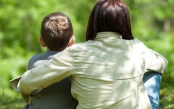 Nói với con trai về sex: Vội cưới dâu vì sợ quý tử… đi tù