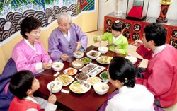 7 người Seoul mới có 1 người cho rằng nam nữ cần chia sẻ việc nhà
