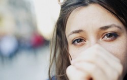 Mối quan hệ đáng ngờ giữa mẹ chồng và cô gái thuê nhà
