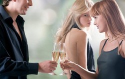 Nhắm mắt 'làm mai' bạn thân nhất cho... chồng