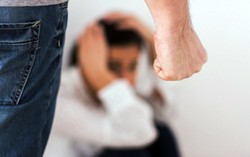 Mỹ: Phụ nữ tự chủ kinh tế sẽ 'thoát' được bạo lực gia đình