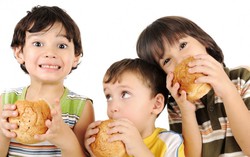 Mẹ uống nhiều nước giải khát, con dễ bị gan nhiễm mỡ 