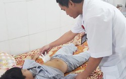 Bé 8 tuổi bị gốc cỏ voi đâm thủng bụng