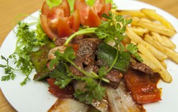 Lạ miệng món bò lúc lắc sốt cà phê cho dịp cuối tuần