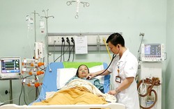 Trong lúc chờ sinh, thai phụ đột ngột tím tái rồi suy đa phủ tạng