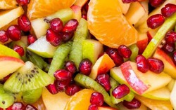 Salad trái cây mùa đông sắc màu nhìn là muốn ăn