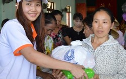 ‘Thương về miền Trung’ chia sẻ khó khăn với chị em Quảng Bình