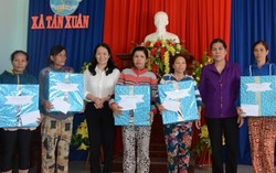 Lãnh đạo Hội LHPNVN chia sẻ với người dân vùng hạn 