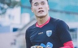 Tiết lộ chuyện thủ môn Bùi Tiến Dũng bị fan nữ lừa... nắm tay