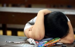 Con tuổi teen muốn ‘biến khỏi thế giới’ vì áp lực học tập