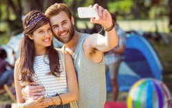 Chụp ảnh selfie có thể ảnh hưởng đến tình yêu?