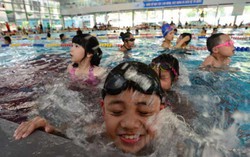 Mẹ quay cuồng giữa "chảo lửa" khi con nghỉ hè