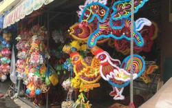 Xóm lồng đèn giấy kiếng hơn nửa thế kỷ giữa Sài Gòn