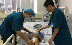 Cha mẹ bất cẩn, 2 trẻ nguy kịch vì đuối nước