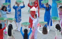 Phố Nguyễn Huệ trở thành sàn diễn 'Thành phố Áo dài'