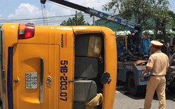 Lật xe khách ở Bình Dương khiến nhiều người bị thương, hoảng loạn