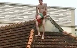 Nghệ An: Khởi tố, bắt tạm giam người cha ngáo đá ném con xuống đất