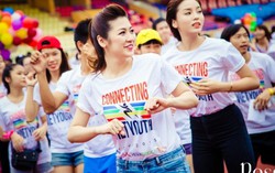 Á hậu Dương Tú Anh thi chạy với “Người phán xử” Phan Quân