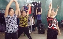 Chị em tiểu thương nhảy Zumba phòng chống bạo lực gia đình