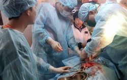 Vượt biển trong đêm cứu bệnh nhân vỡ thai