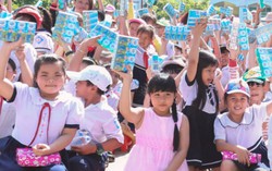Tặng hàng nghìn ly sữa cho trẻ nghèo nhân Ngày sữa thế giới