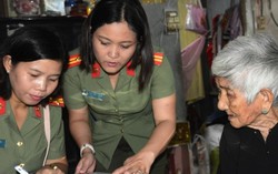 Phụ nữ già yếu, neo đơn được làm thẻ căn cước tại nhà