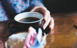Rượu vang đỏ, trà hay cà phê có lợi hơn cho cơ thể?