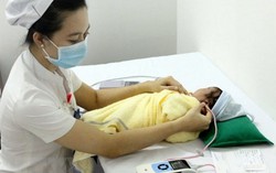 Chuyên gia y tế phản đối sản phụ tự đỡ đẻ, không tiêm phòng