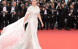 Củng Lợi 53 tuổi vẫn trẻ trung khoe sắc cùng các 'đàn em' trong ngày mở màn LHP Cannes 2019