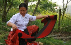 Cậu bé ‘xin cắt chân': Bố mẹ dửng dưng, xã không biết 