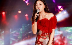  Văn Mai Hương, Ái Phương, Đức Phúc cùng thắp sáng cây thông cao 30m
