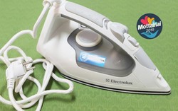 Bàn là hơi nước Electrolux ESI501 giá khởi điểm 100k