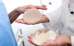 Chuyên gia phẫu thuật thẩm mỹ 'mổ xẻ' vụ nổ túi ngực