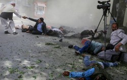 Đánh bom đẫm máu ở Afghanistan: 11 trẻ em và 10 nhà báo thiệt mạng