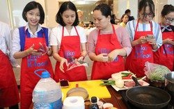 Hàng trăm nữ học viên cùng trải nghiệm nấu ăn với đầu bếp Hàn Quốc