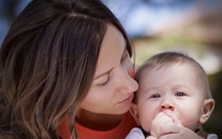 Bố mẹ hay cáu gắt, con không thể... mát tính