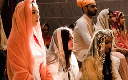 Hoa hậu Ngọc Hân ghé thăm khu ổ chuột ở Ấn Độ