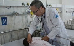 Bé trai 8 tháng tuổi nguy kịch vì côn trùng chui vào miệng