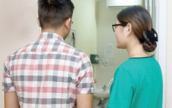 Vợ chồng 'méo mặt' tại phòng lấy 'tinh binh'