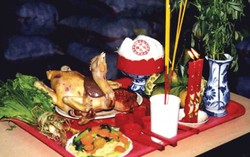 Gà cúng giao thừa thử tài dâu đảm